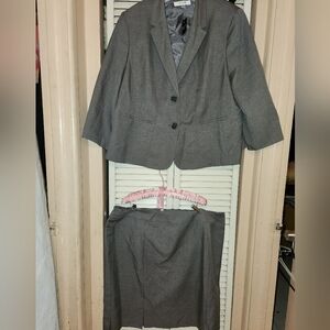 Jones Studio gray skirt suit-sz 22W